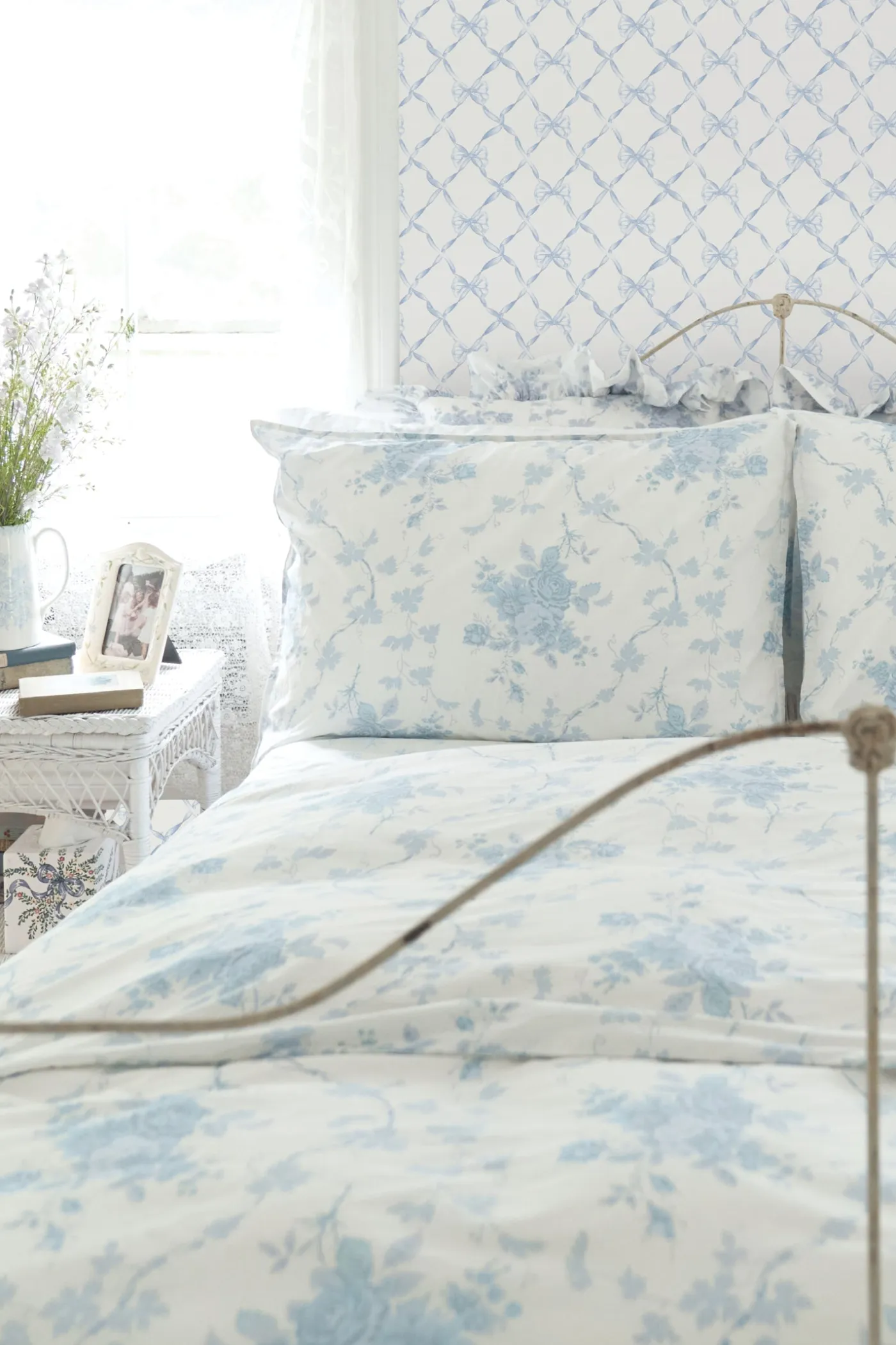 Baby Bow Blue Bella Standard Wallpaper