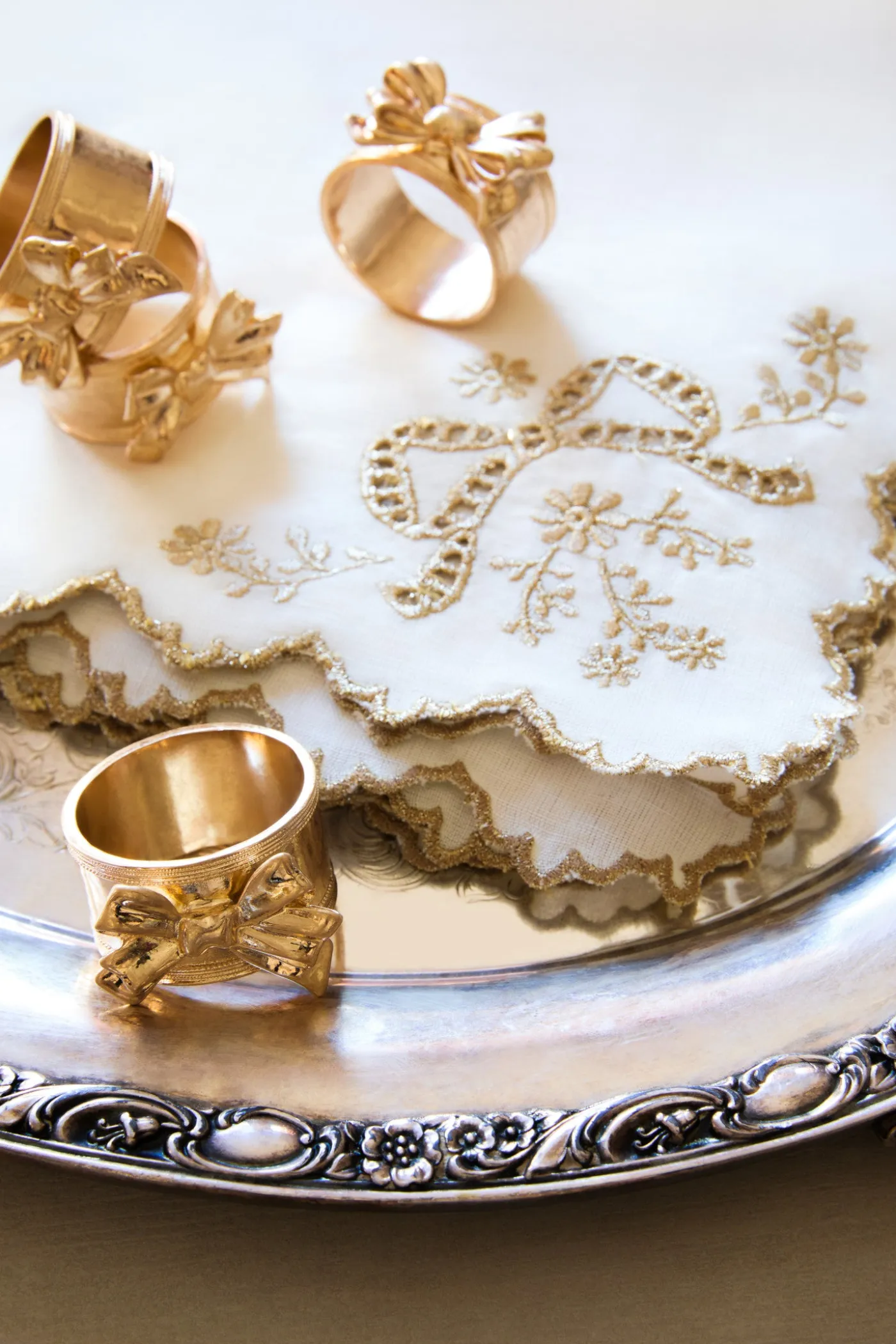 Heirloom Gold Bow Napkin Ring Set - Set Of 4