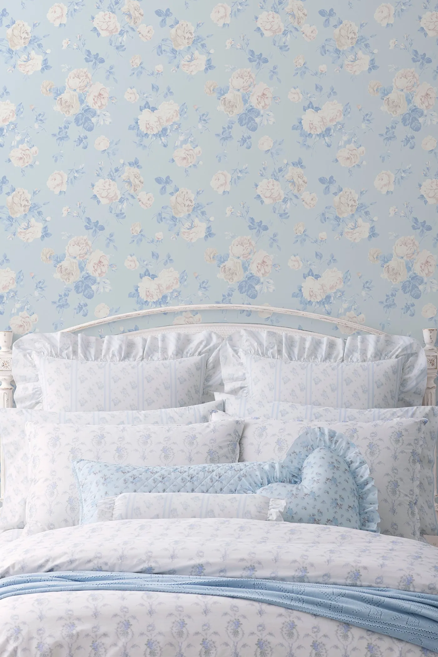 Whisper Blue Standard Wallpaper